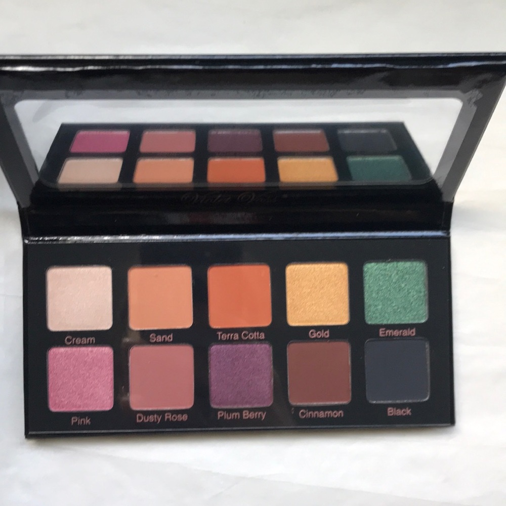 Violet Voss Essentials eyeshadow palette - Picture 2 of 6